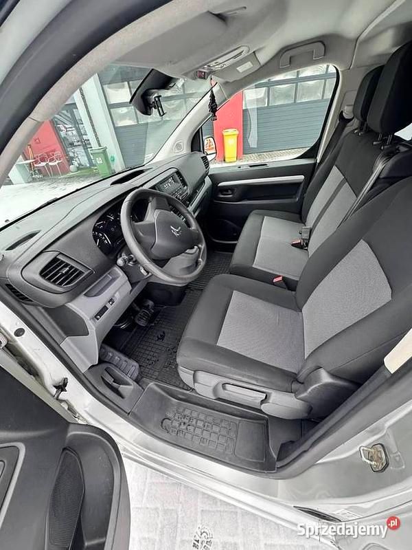 Używany Citroën Jumpy 2018 Srebrny Minivan