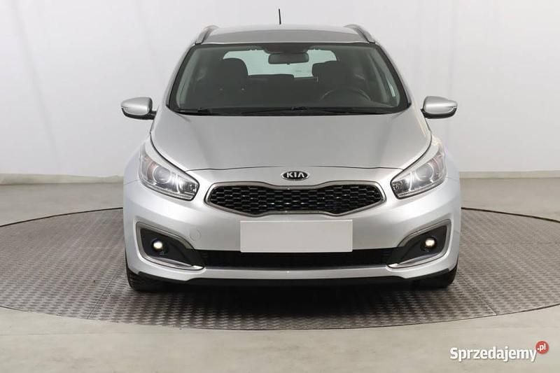 Używany Kia Ceed 90 KM (66 kW) 2017 Srebrny Hatchback
