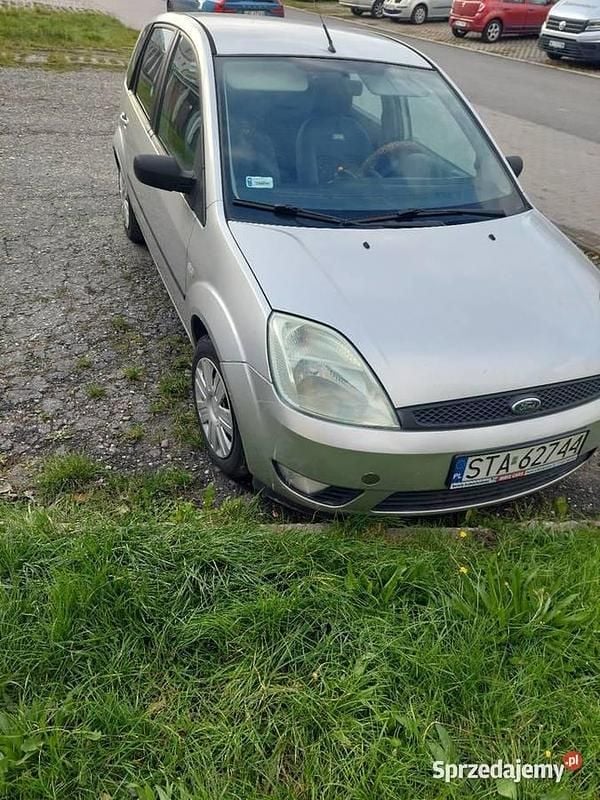 Srebrny Używany 2005 Ford Fiesta Hatchback | 5000 zł (Uczciwa cena) - Obraz 1/4