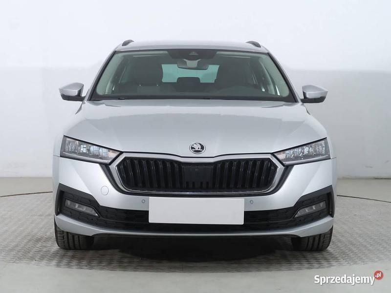 Szary Używany 2022 Skoda Octavia Kombi | 74 999 zł (Uczciwa cena) - Obraz 1/4