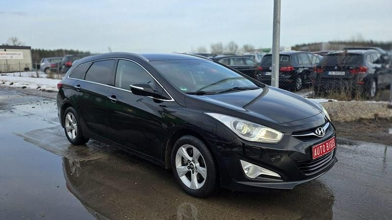 Używany Hyundai i40 136 KM (100 kW) 2013 Czarny (metalik) Kombi