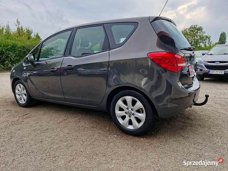 Szary Używany 2016 Opel Meriva Minivan | 35 900 zł (Uczciwa cena) - Obraz 1/4