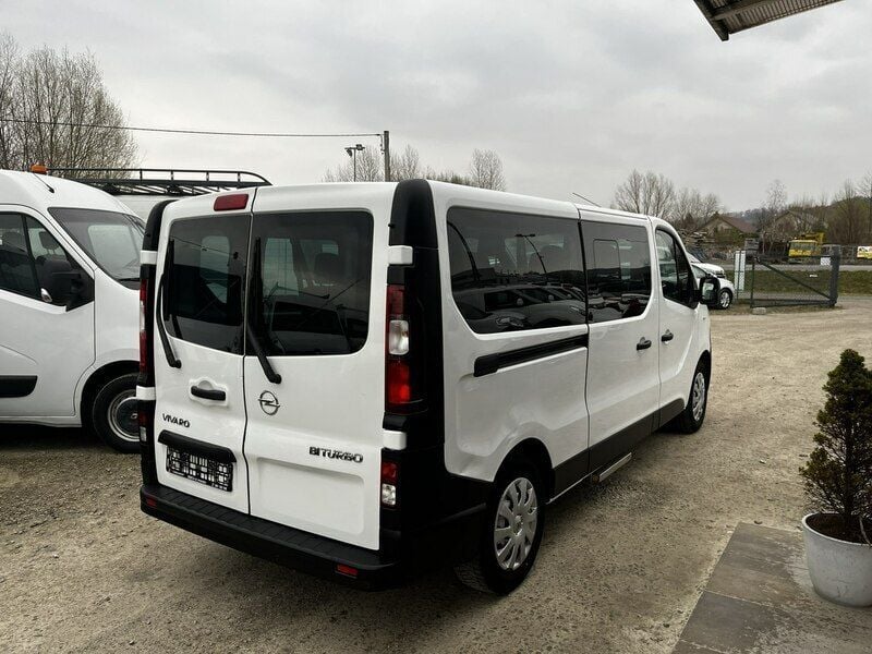Używany Opel Vivaro 125 KM (91 kW) 2017 Biały Minivan