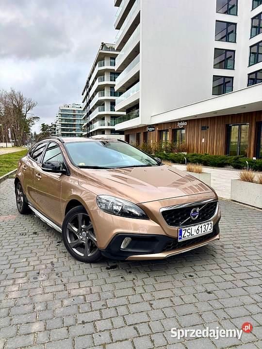 Używany Volvo V40 2014 Złoty Hatchback