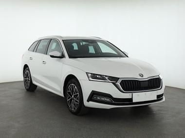 Biały Używany 2021 Skoda Octavia Kombi | 86 999 zł (Dość drogi) - Obraz 1/4