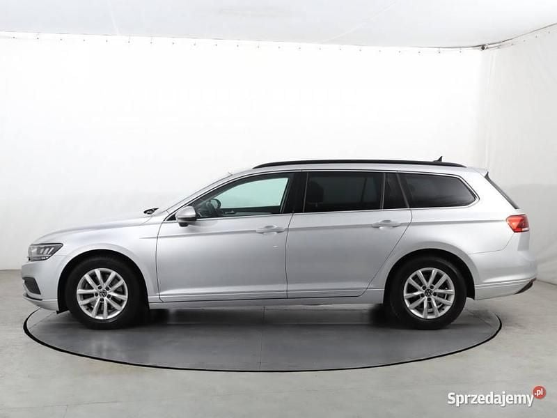 Używany VW Passat 150 KM (110 kW) 2021 Srebrny Kombi