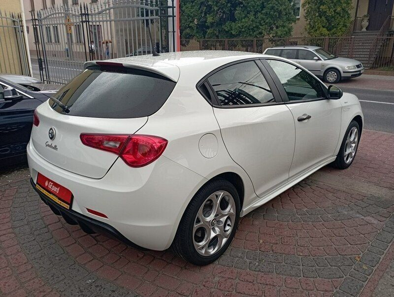 Używany Alfa Romeo Giulietta 150 KM (110 kW) 2014 Biały Hatchback