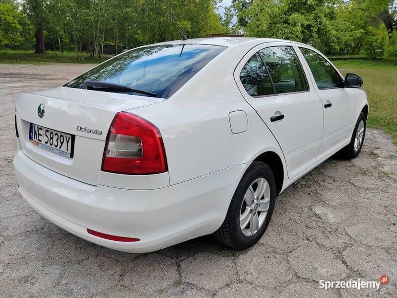 Używany Skoda Octavia 122 KM (89 kW) 2011 Biały Hatchback