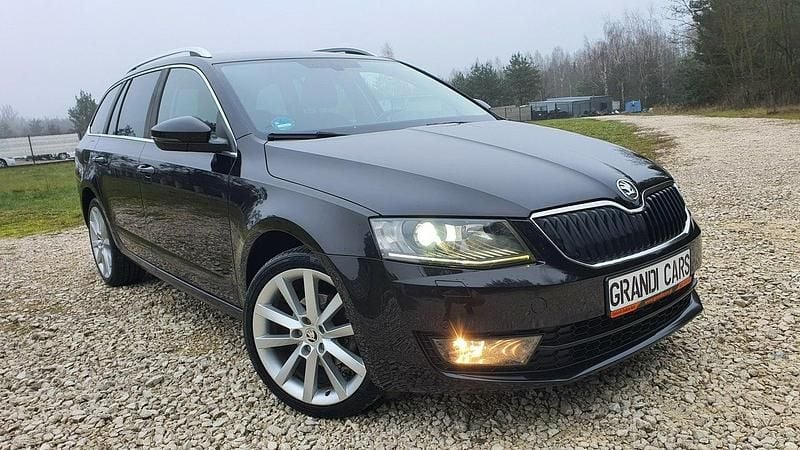 Używany Skoda Octavia Elegance 105 KM (77 kW) 2014 Czarny Kombi