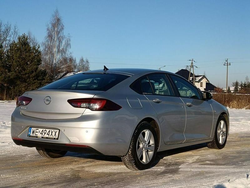 Używany Opel Insignia 136 KM (100 kW) 2019 Srebrny Sedan/Limuzyna