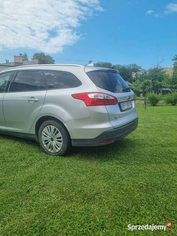 Używany Ford Focus 2014 Srebrny Kombi