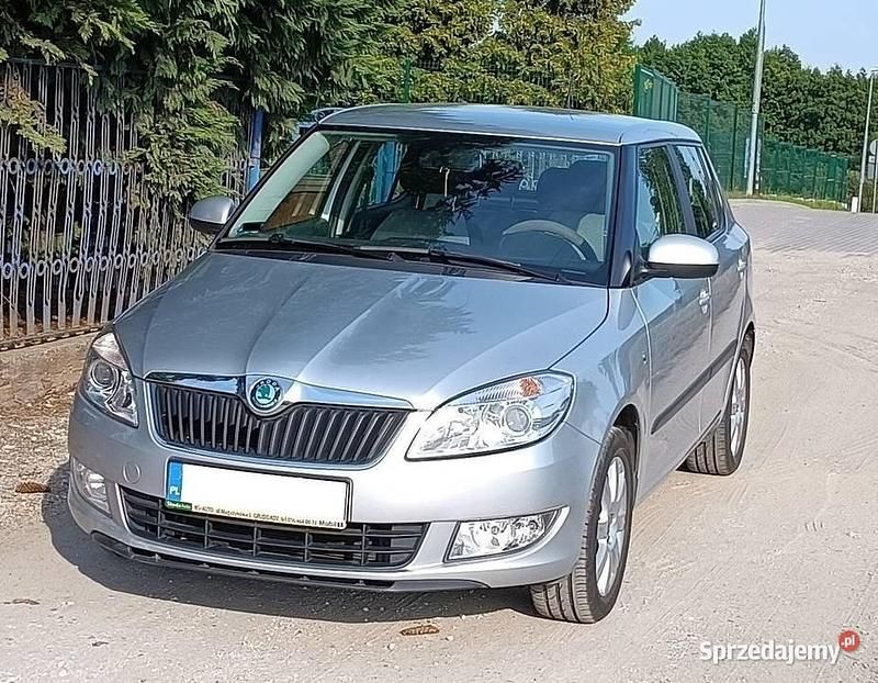 Srebrny Używany 2011 Skoda Fabia Hatchback | 18 500 zł (Uczciwa cena) - Obraz 1/4