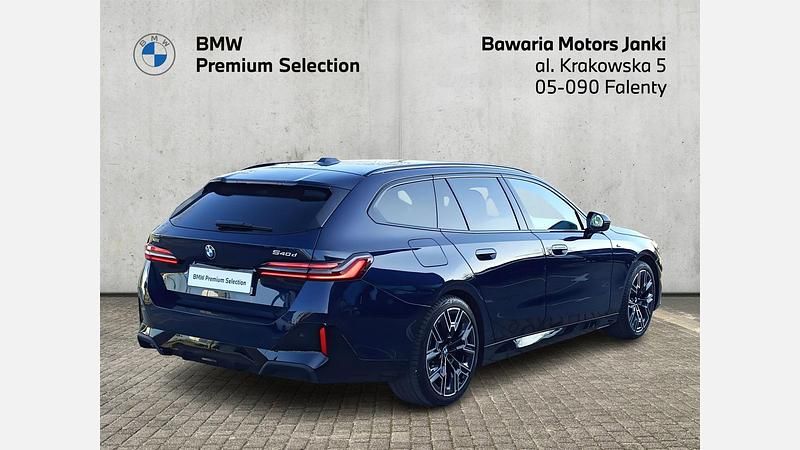 Używany BMW 540 Comfort Edition 286 KM (210 kW) 2025 Niebieski tanzanite bmw individual metalizowany Kombi
