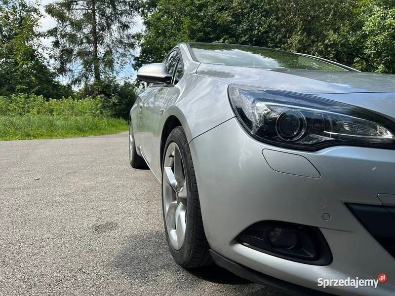 Używany Opel Astra GTC 2011 Srebrny Coupe