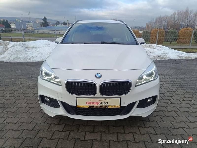 Biały Używany 2017 BMW 218 Minivan | 60 000 zł (Uczciwa cena) - Obraz 1/4