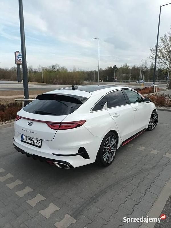 Biały Używany 2020 Kia ProCeed GT Hatchback | 93 900 zł - Obraz 1/4