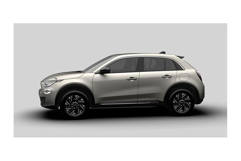 Nowe Fiat 600 Pop 110 KM (80 kW) 2025 Lakier metalizowany kremowy cappucino SUV