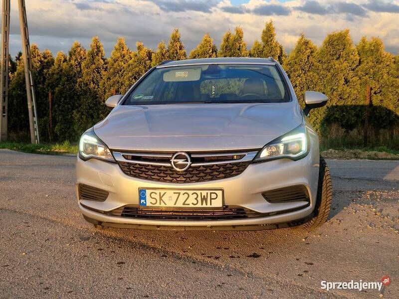 Srebrny Używany 2018 Opel Astra Kombi | 29 900 zł (Uczciwa cena) - Obraz 1/4