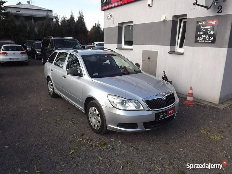 Srebrny Używany 2011 Skoda Octavia Kombi | 6500 zł (Super Cena) - Obraz 1/4