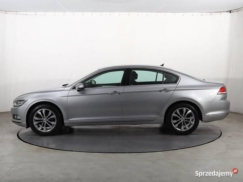 Używany VW Passat 180 KM (132 kW) 2017 Srebrny Sedan/Limuzyna