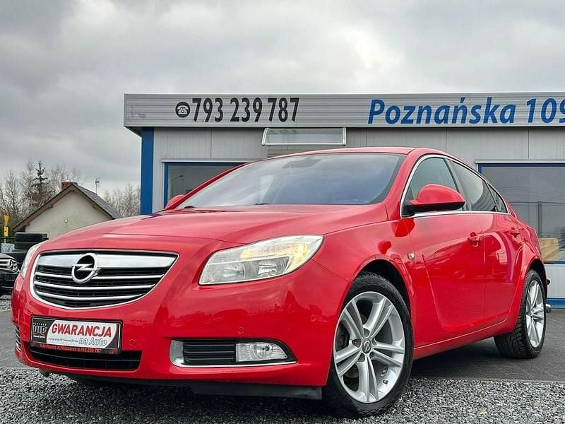 Czerwony (metalik, perła) Używany 2012 Opel Insignia Sedan/Limuzyna | 19 999 zł (Super Cena) - Obraz 1/4