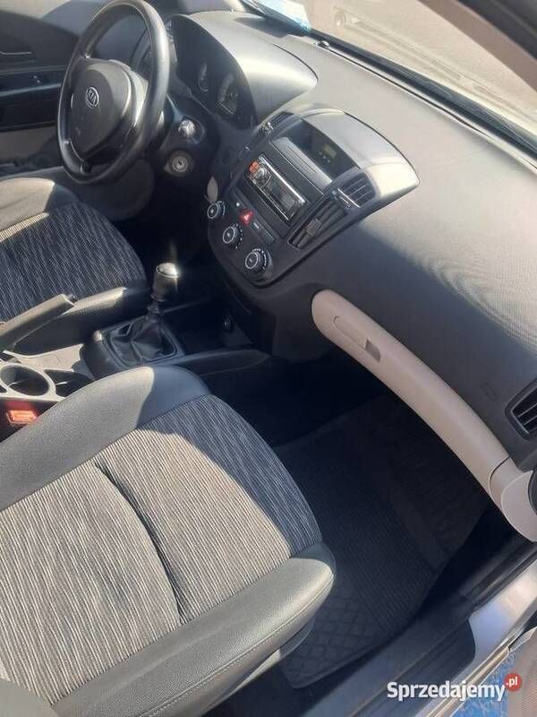 Używany Kia Ceed 109 KM (80 kW) 2009 Szary Hatchback