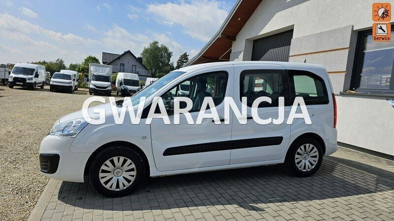 Biały Używany 2018 Peugeot Partner Minivan | 29 450 zł (Super Cena) - Obraz 1/4