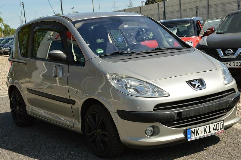 Szary (metalik) Używany 2005 Peugeot 1007 Hatchback | 13 999 zł - Obraz 1/4