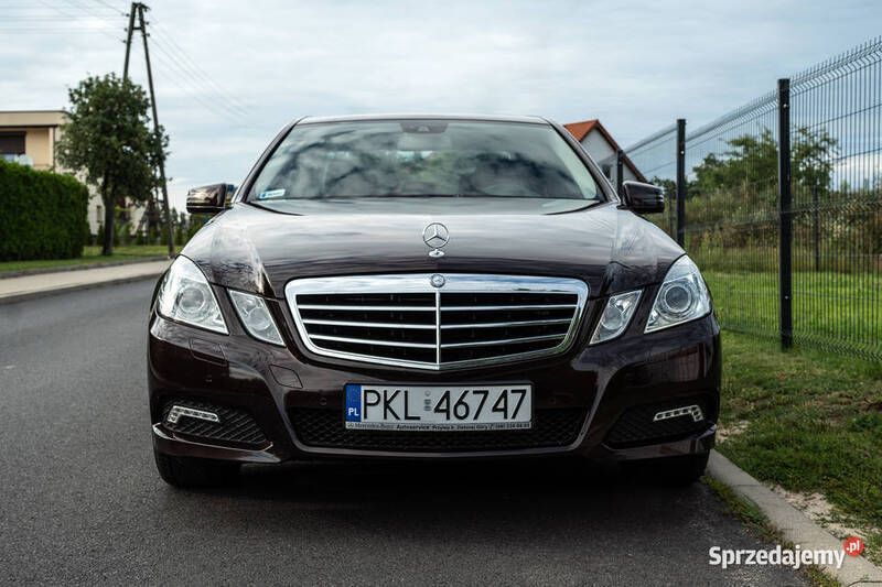 Używany Mercedes E200 2009 Brązowy Sedan/Limuzyna