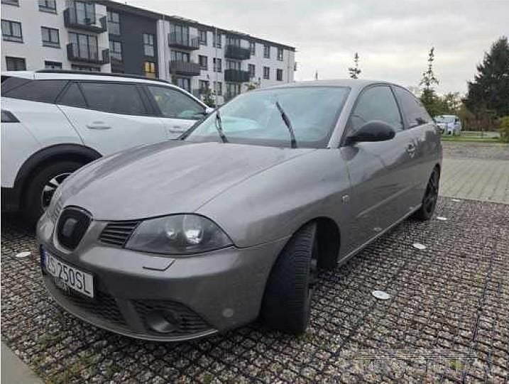 Srebrny Używany 2006 Seat Ibiza Hatchback | 8800 zł (Uczciwa cena) - Obraz 1/4