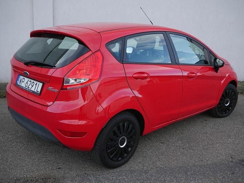 Używany Ford Fiesta 82 KM (60 kW) 2012 Czerwony Hatchback