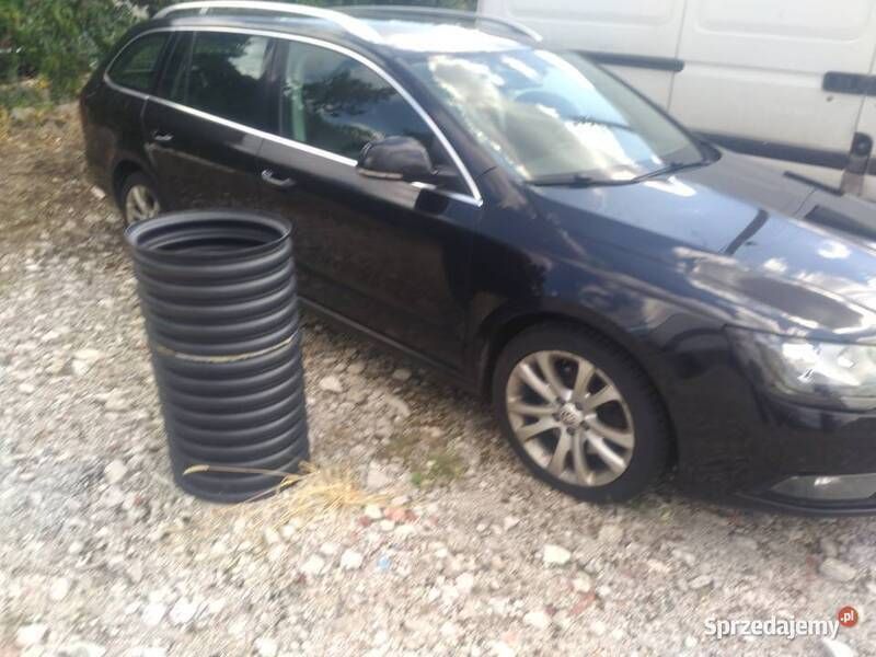Czarny Używany 2015 Skoda Superb Kombi | 25 999 zł - Obraz 1/4