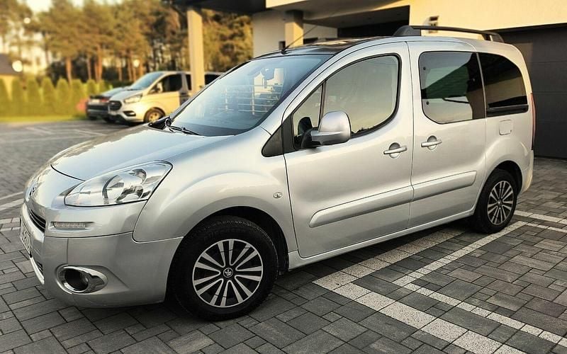 Srebrny Używany 2012 Peugeot Partner Family Van | 22 200 zł (Uczciwa cena) - Obraz 1/4