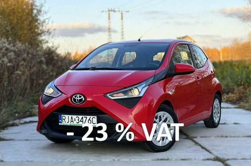 Czerwony (metalik) Używany 2021 Toyota Aygo Hatchback | 34 900 zł (Uczciwa cena) - Obraz 1/4