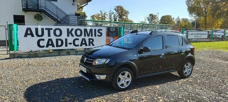 Czarny Używany 2013 Dacia Sandero Stepway Hatchback | 23 500 zł (Uczciwa cena) - Obraz 1/4