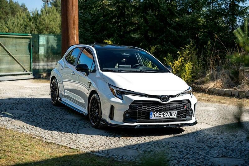 Biały Używany 2024 Toyota Corolla Sport Sedan/Limuzyna | 259 777 zł - Obraz 1/4