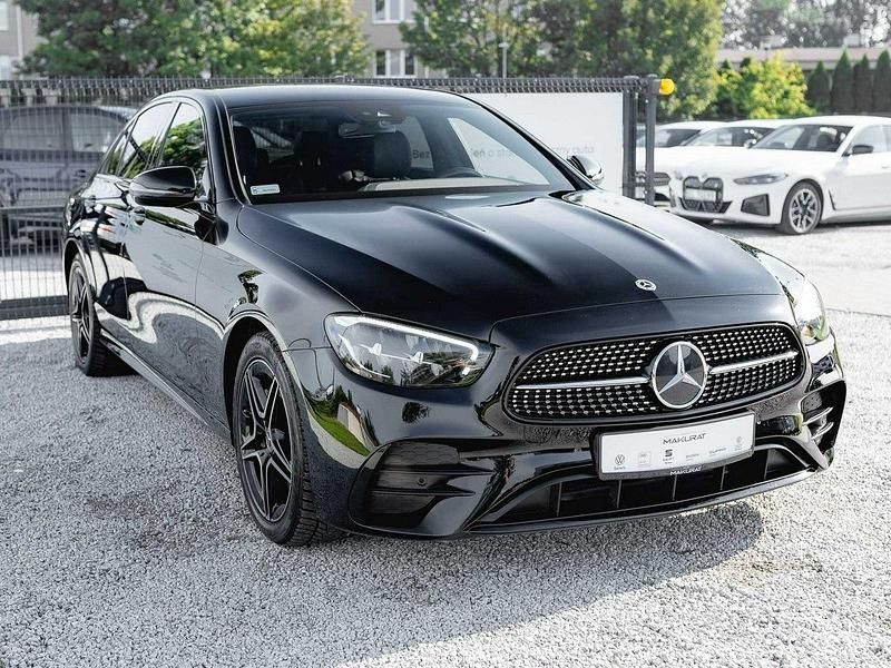Używany Mercedes E220 AMG 200 KM (147 kW) 2022 Czarny (metalik) Sedan/Limuzyna