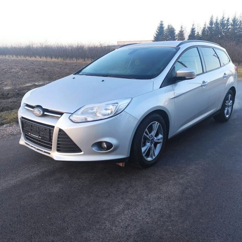 Srebrny (metalik) Używany 2014 Ford Focus Kombi | 21 800 zł (Super Cena) - Obraz 1/4