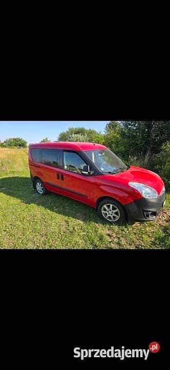 Czerwony Używany 2013 Opel Combo Minivan | 30 000 zł (Uczciwa cena) - Obraz 1/4