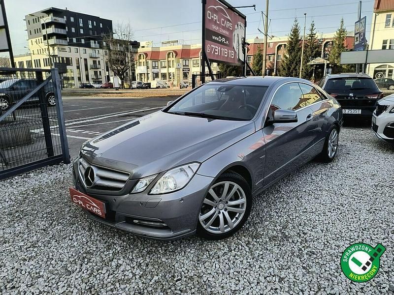 Używany Mercedes E250 2011 Srebrny Coupe
