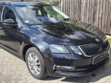 Czarny Używany 2020 Skoda Octavia Sedan/Limuzyna | 21 800 zł - Obraz 1/4