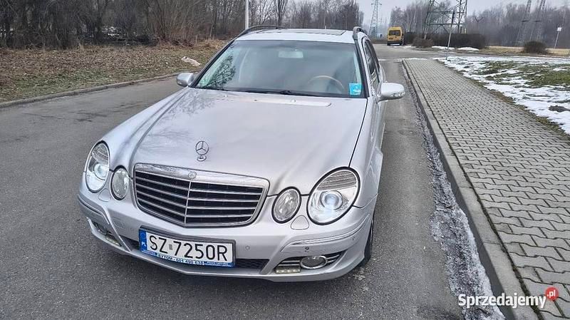 Srebrny Używany 2007 Mercedes E280 Kombi | 21 000 zł - Obraz 1/4