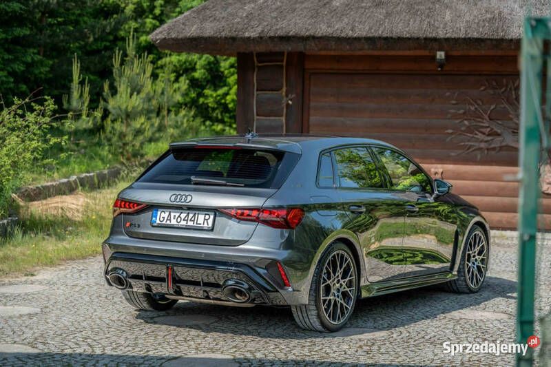 Czarny Używany 2024 Audi RS3 Ambiente Hatchback | 349 999 zł - Obraz 1/4