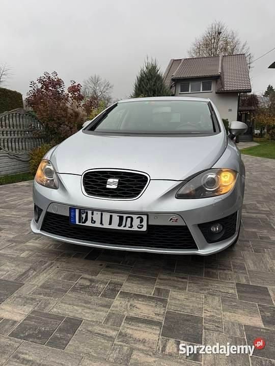 Używany Seat Leon FR 2010 Srebrny Hatchback