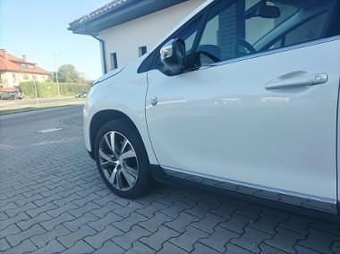 Biały Używany 2015 Peugeot 2008 SUV | 22 500 zł (Dobra cena) - Obraz 1/4