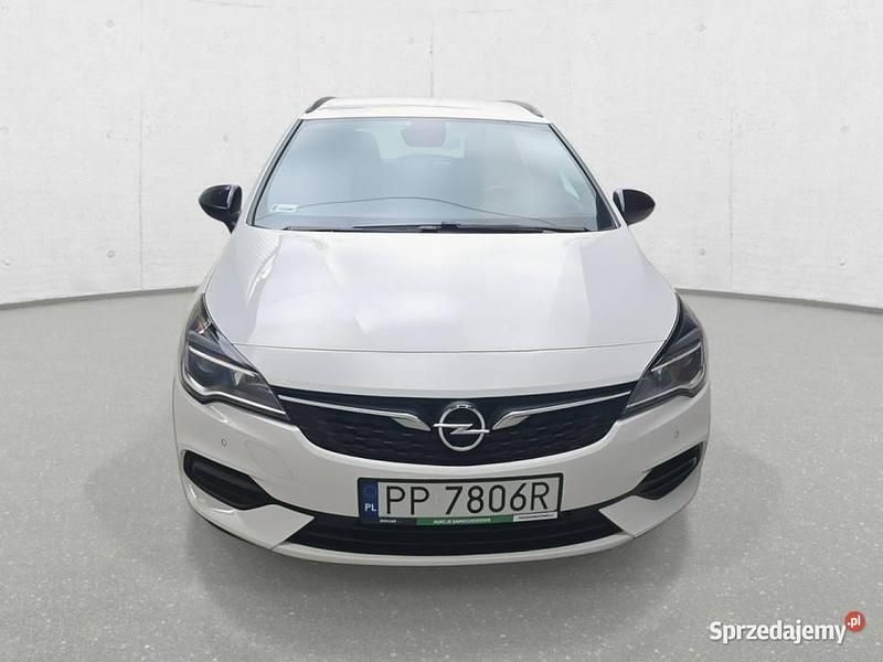 Biały Używany 2022 Opel Astra Kombi | 49 200 zł (Uczciwa cena) - Obraz 1/4