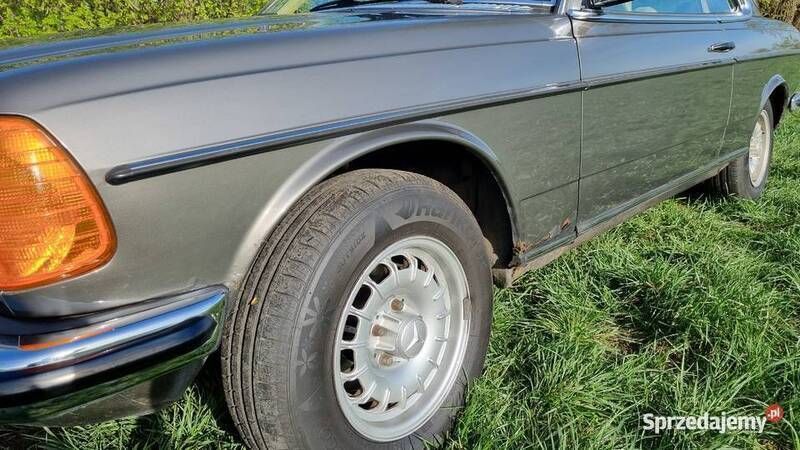 Używany 1982 Mercedes 230 | 25 999 zł - Obraz 1/4