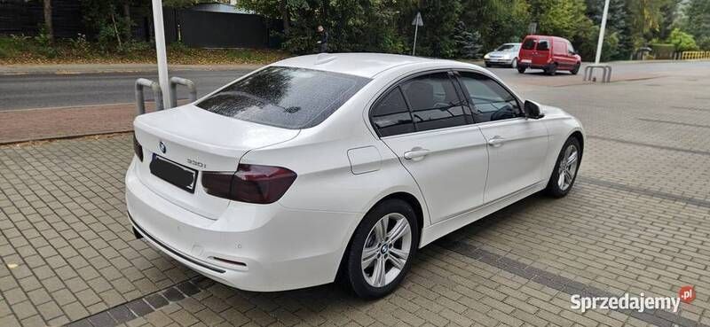Używany 2017 BMW 330 | 85 000 zł - Obraz 1/4