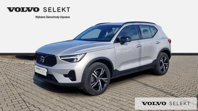 Srebrny Używany 2024 Volvo XC40 SUV | 167 999 zł (Uczciwa cena) - Obraz 1/3