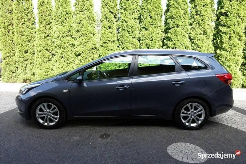 Używany Kia Ceed 100 KM (73 kW) 2013 Inny (metalik) Hatchback